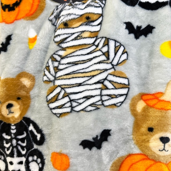 Teddy Bears in costumes halloween throw blanket - Picture 3 of 3